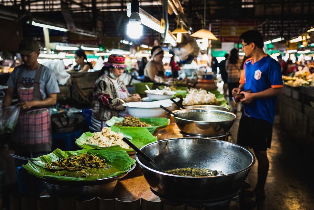 タイの屋台　外食やテイクアウトが一般的
